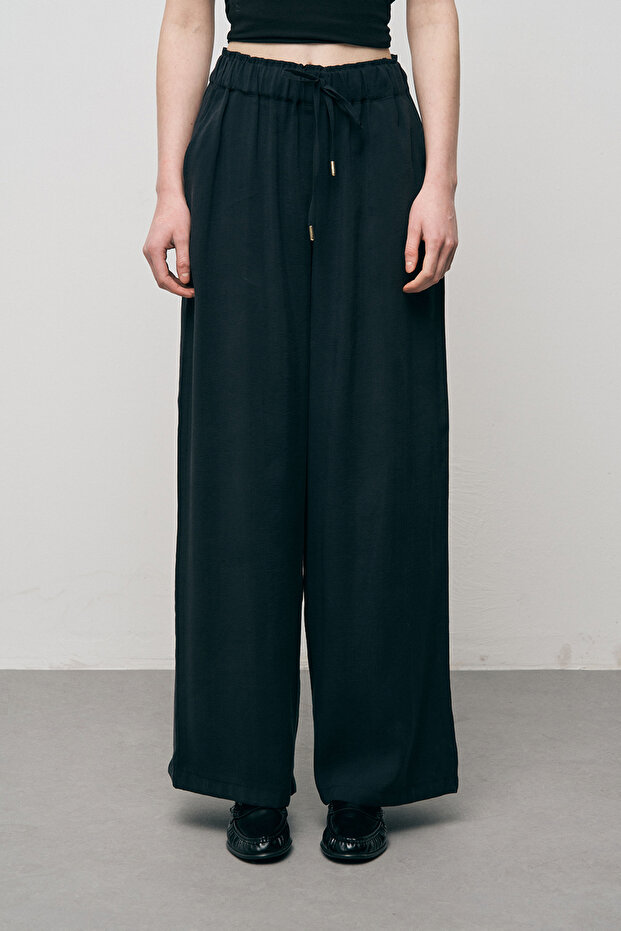 Women's Basic Modal Wide-Legged Draped Pants with Elastic Waist