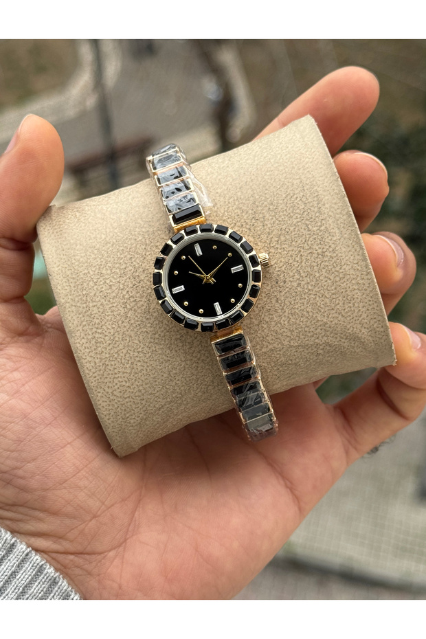 Special Design Elegant Women's Wristwatch with Stones