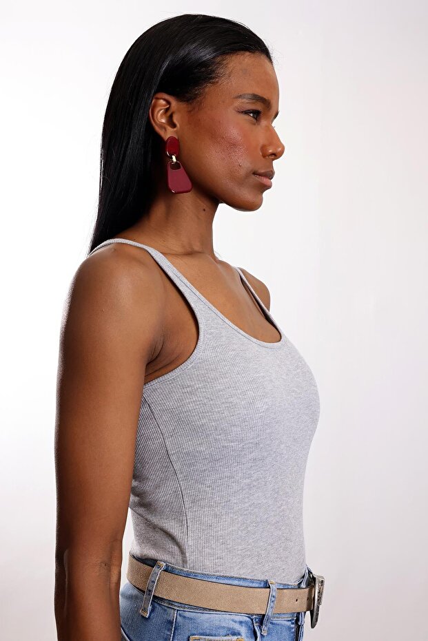 قميص داخلي رمادي اللون بحمالات رفيعة 24113 - 5