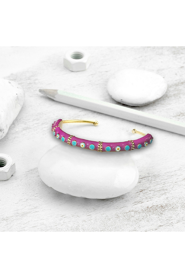 سوار وردي اللون عليه عبارة "عين الحسد" - 2