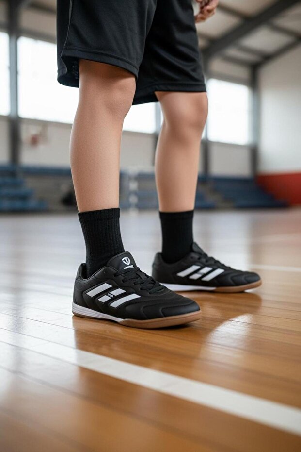 227 Young Children's Black/White Futsal Shoes