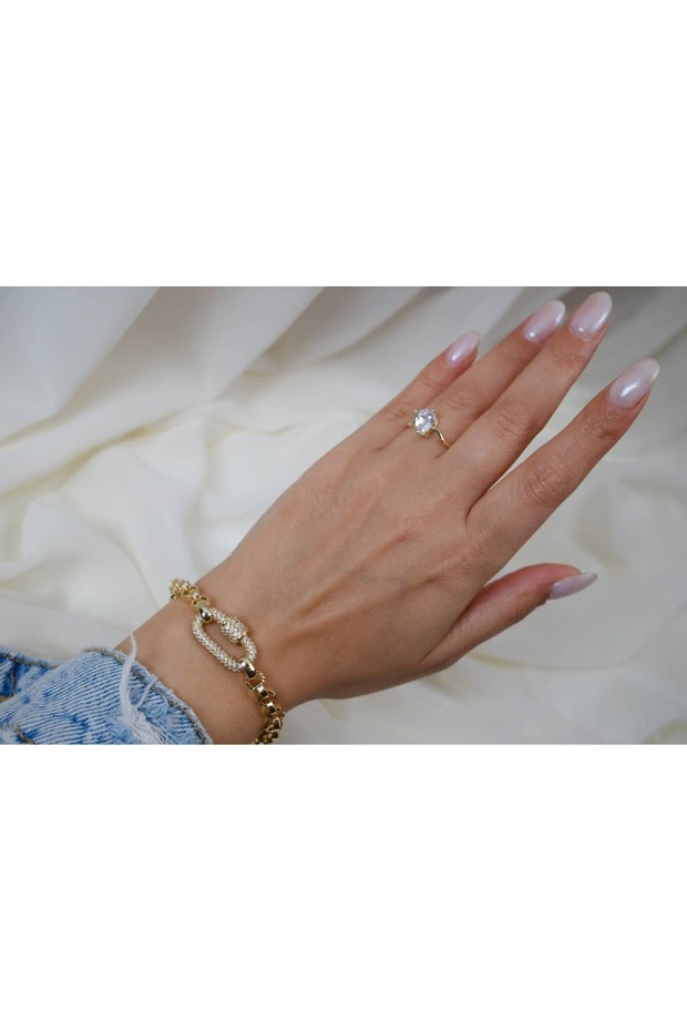 Blk229 Stone-Encutured Oval Lock Detail Gold Bracelet (18 cm + 3 cm Extension)