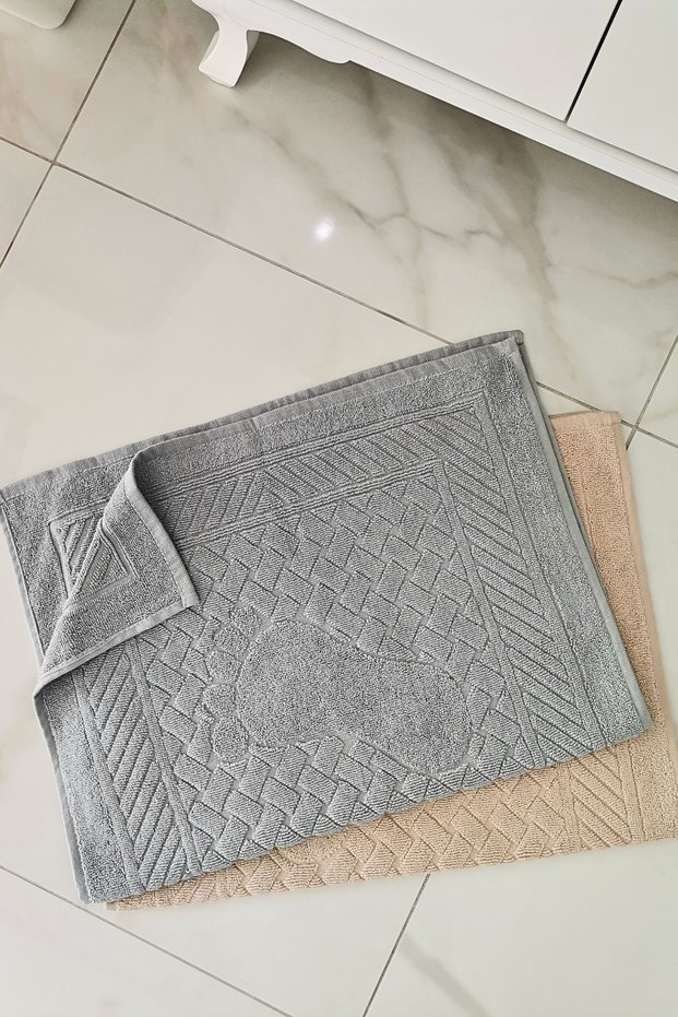 Bathroom Foot Towels 2-Pack Gray and Beige Cotton Hotel Foot Towels in Front of the Sink 50 X 70 cm