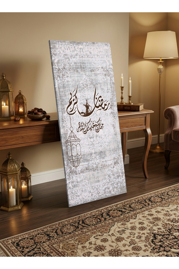 لوحة جدارية قماشية على إطار خشبي مع حامل خلفي، بتصميم رمضان كريم