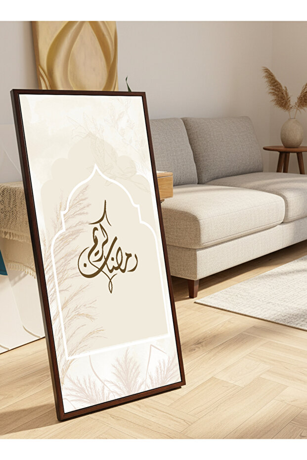 لوحة جدارية قماشية على إطار خشبي بإطار بني عائم وحامل خلفي، تحمل تصميم رمضان كريم.