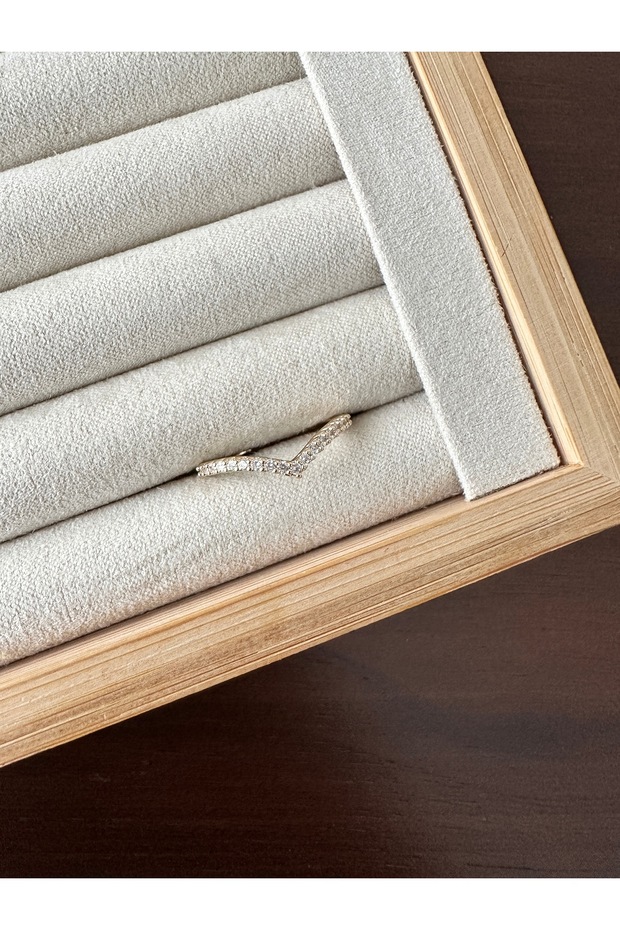 خاتم ذهبي مرصع بالأحجار الكريمة - 1