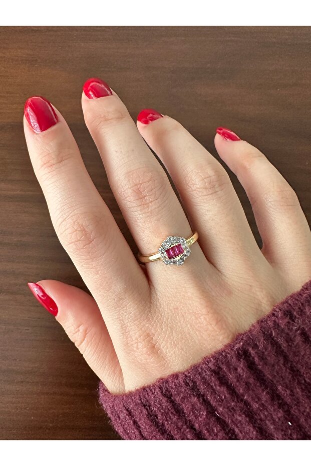 خاتم ذهبي سداسي الشكل مرصع بحجر الفوشيا - 3
