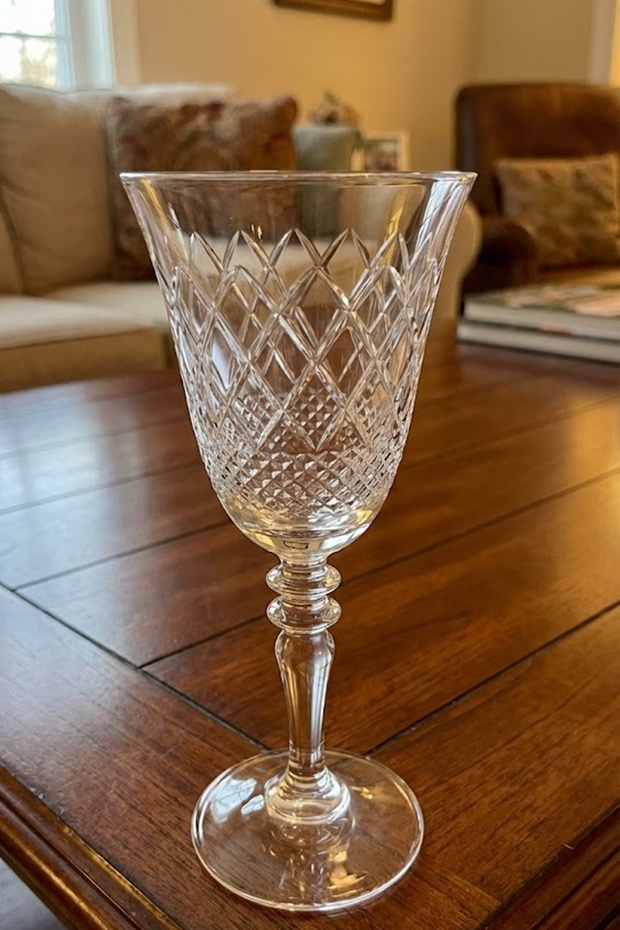 Ella Ast 440141 Goblet Water Glass with Cut-Out Decoration Luxury Presentation Holder with Stand 270 Cc