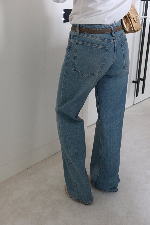 Basic Stonewashed Straight Fit Jean - 3