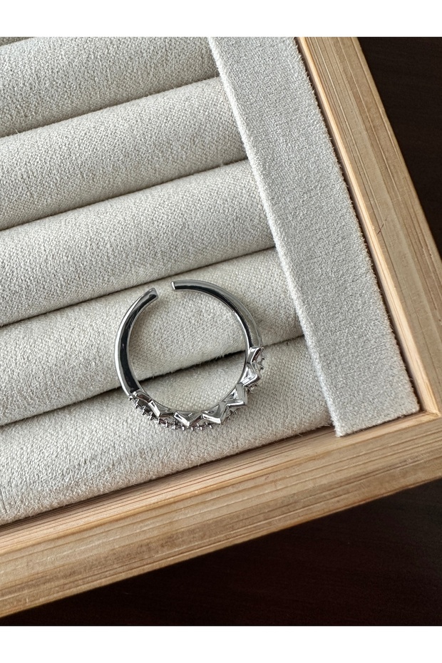 خاتم تاج مموج من الحجر الفضي اللون - 2