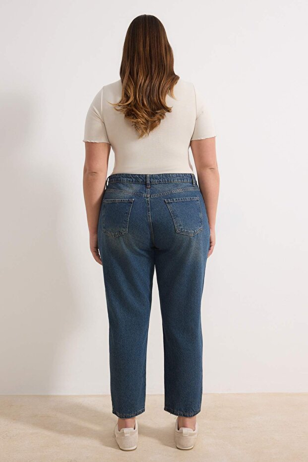 Mavi Yüksek Bel Mom Fit %100 Pamuk Denim Büyük Beden Jeans TBBSS23CJ00038 - 4
