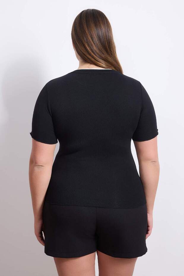 Wardrobe Essentials Siyah Yakası Biye Detaylı Yumuşak Tuşeli Örme Büyük Beden Bluz TBBSS26AF00025 - 5