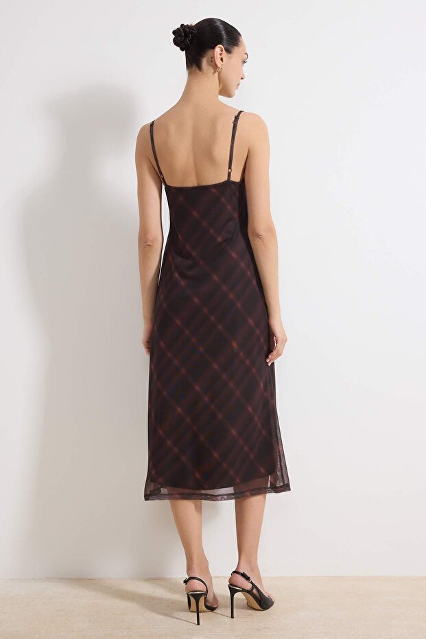 Çok Renkli Ekose Bodycon V Yaka İnce Askılı Kolsuz Büzgülü Maxi Tül Örme Elbise TWOSS26EL00149 - 4
