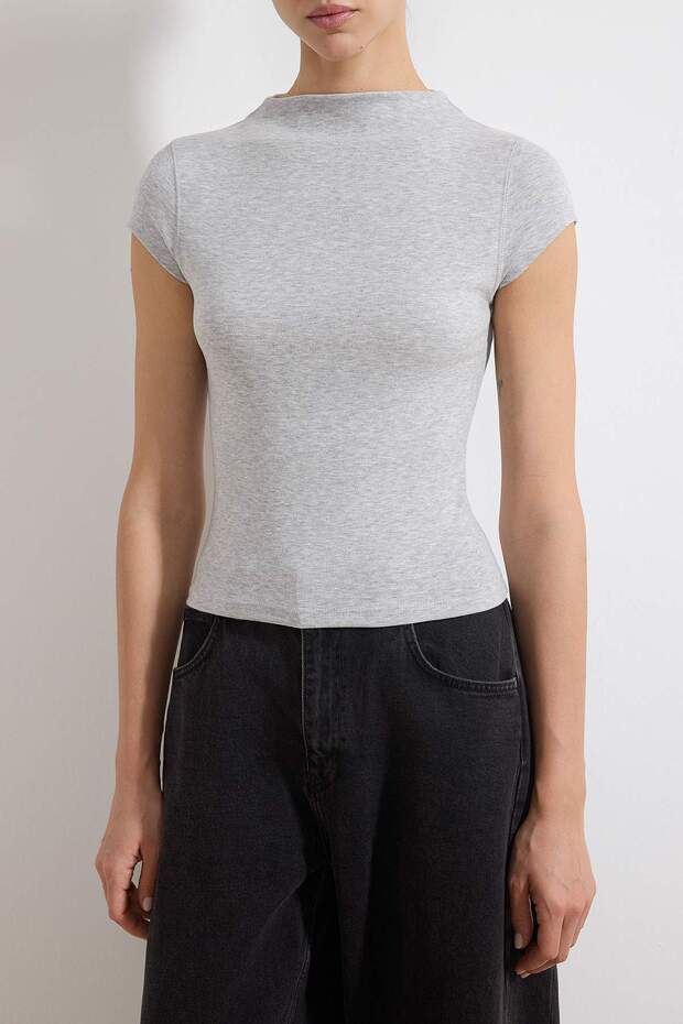 Gri melanj Fitted/Vücuda Oturan Dik Yaka Kısa Kollu Yumuşak Örme Bluz TWOSS26BZ00079 - 3