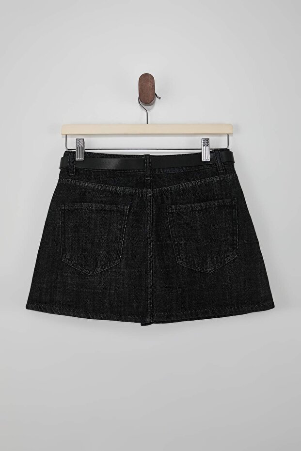 Siyah Kemer Detaylı Arkası Etek Görünümlü Denim Şort Etek TWOAW26SR00020 - 7