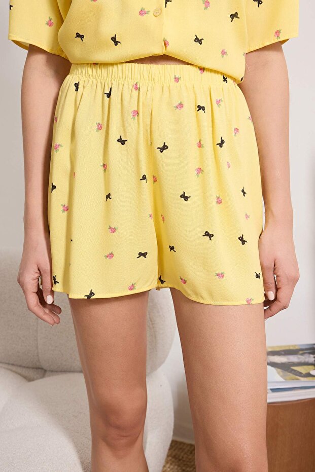 Sarı Çiçek ve Kurdele/Fiyonk Desenli Viskon Dokuma Pijama Takımı THMSS26PT00041 - 3