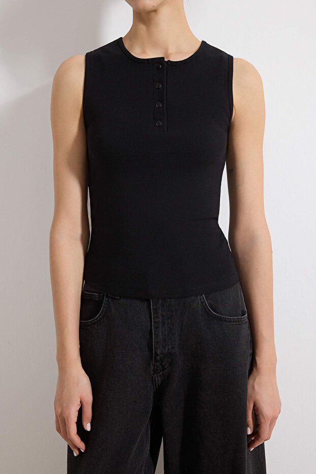 Siyah Fitted/Vücuda Oturan Kolsuz Düğmeli Crop Fitilli Esnek Örme Bluz TWOSS26BZ00330 - 3