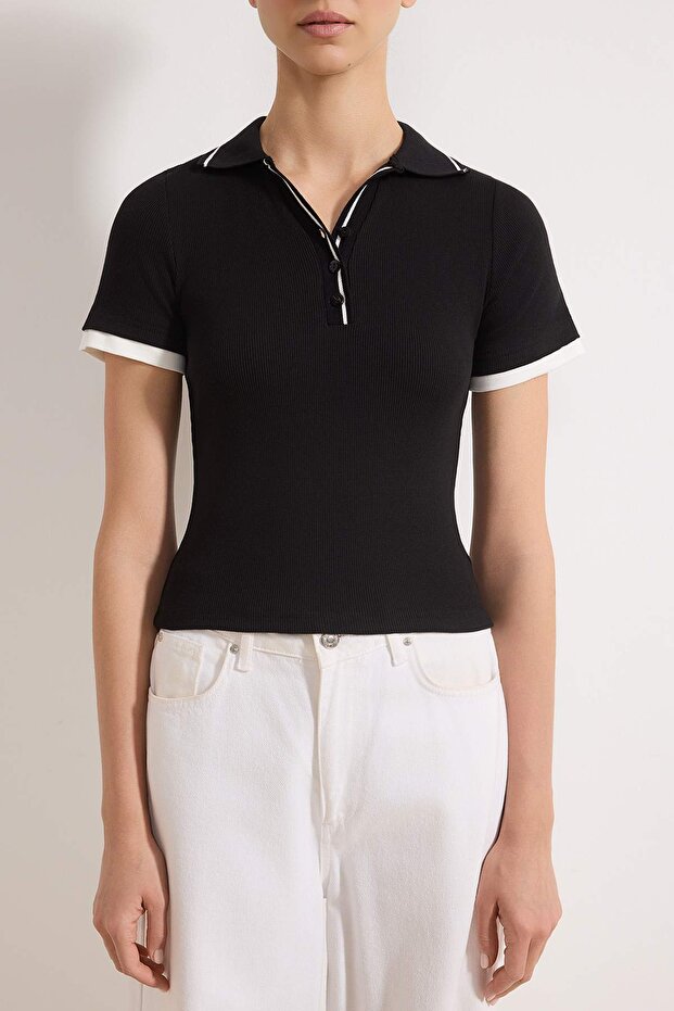 Siyah Fitted/Vücuda Oturan Polo Yaka Kısa Kollu Biyeli Fitilli Esnek Örme Bluz TWOSS26BZ00100 - 3