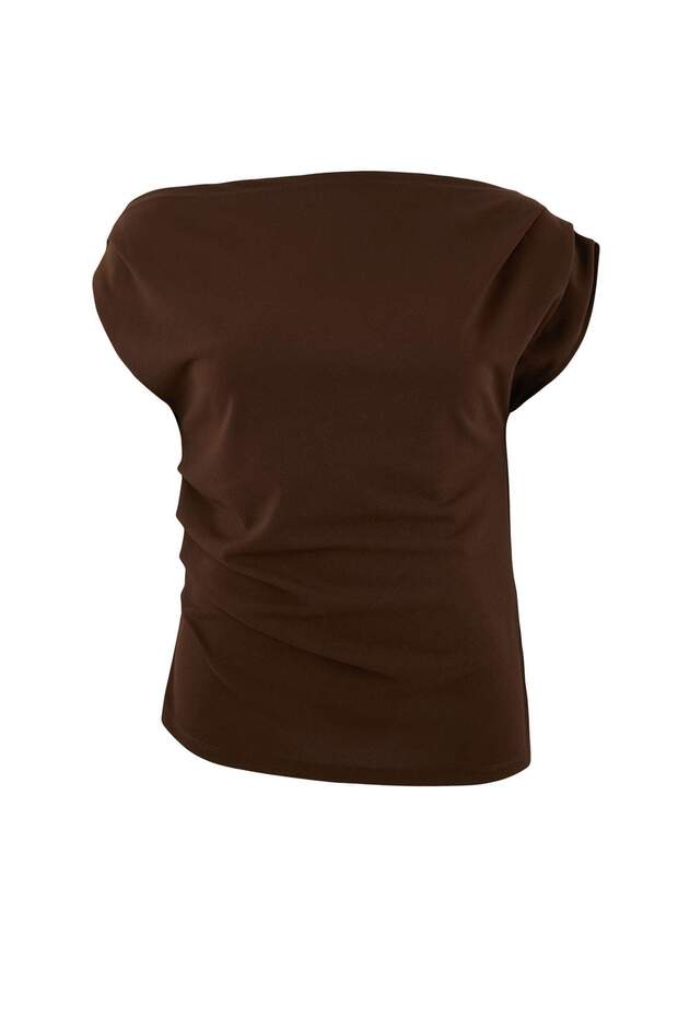 Kahverengi Büzgü/Drape Detaylı Dökümlü Asimetrik Yaka Örme Bluz TBBSS25AF00119 - 4
