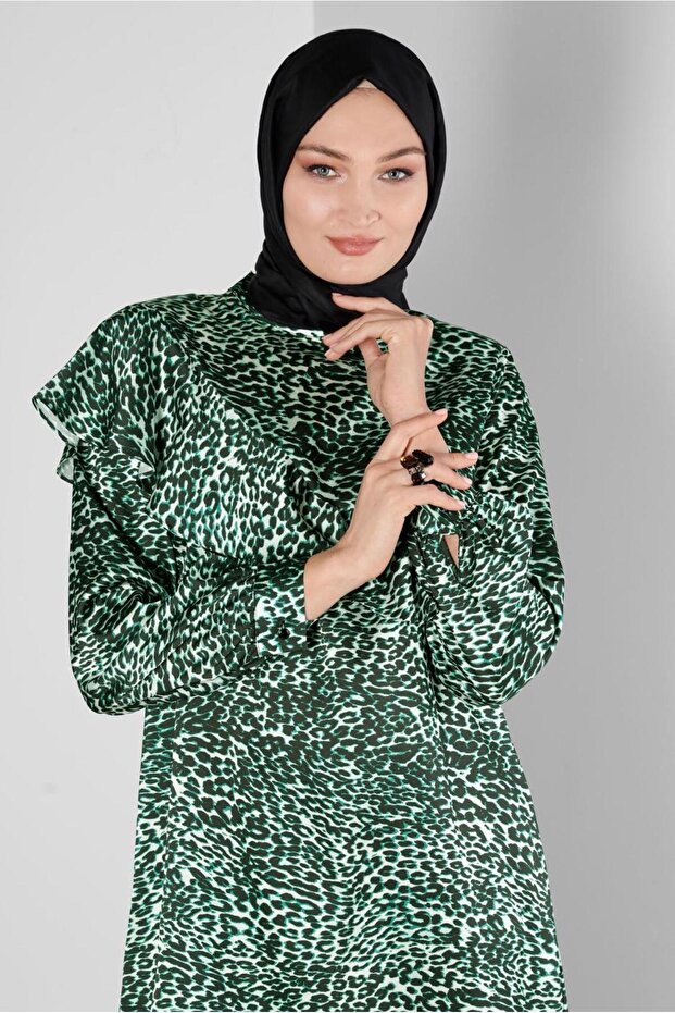 سترة من الساتان بتصميم ليوبارد بأكمام مكشكشة 20309