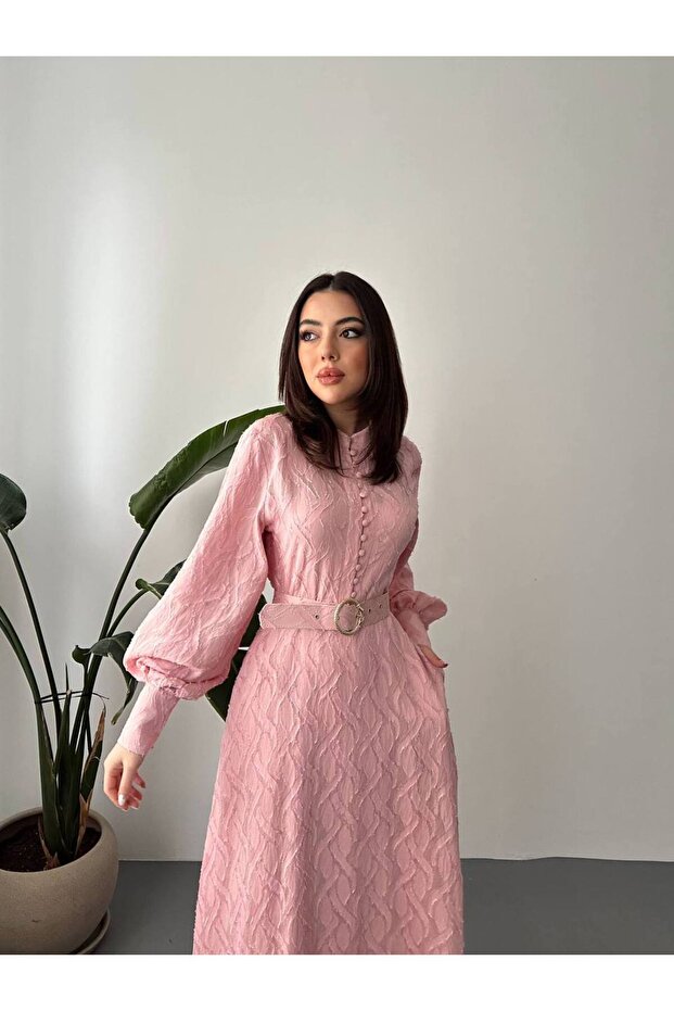 Rochie lungă cu model auto-imprimat și detaliu cu curea - 5