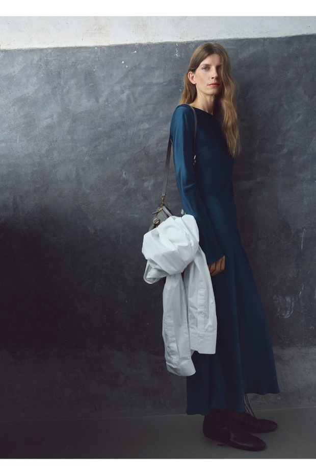 Uzun saten elbise - 7