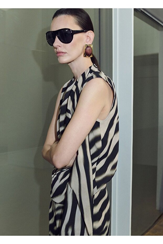 Desenli fularlı bluz - 6