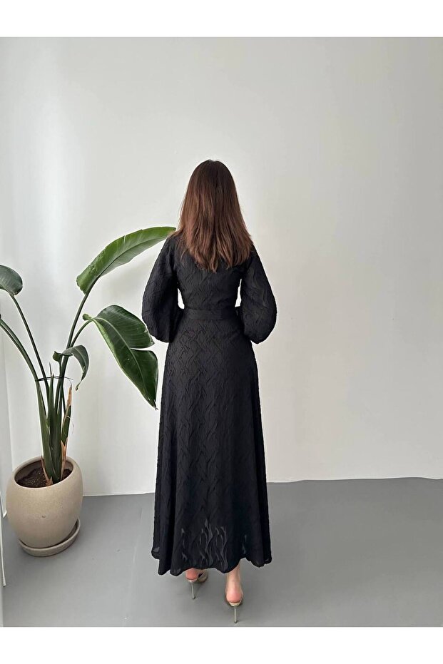 Rochie lungă cu model auto-imprimat și detaliu cu curea - 7