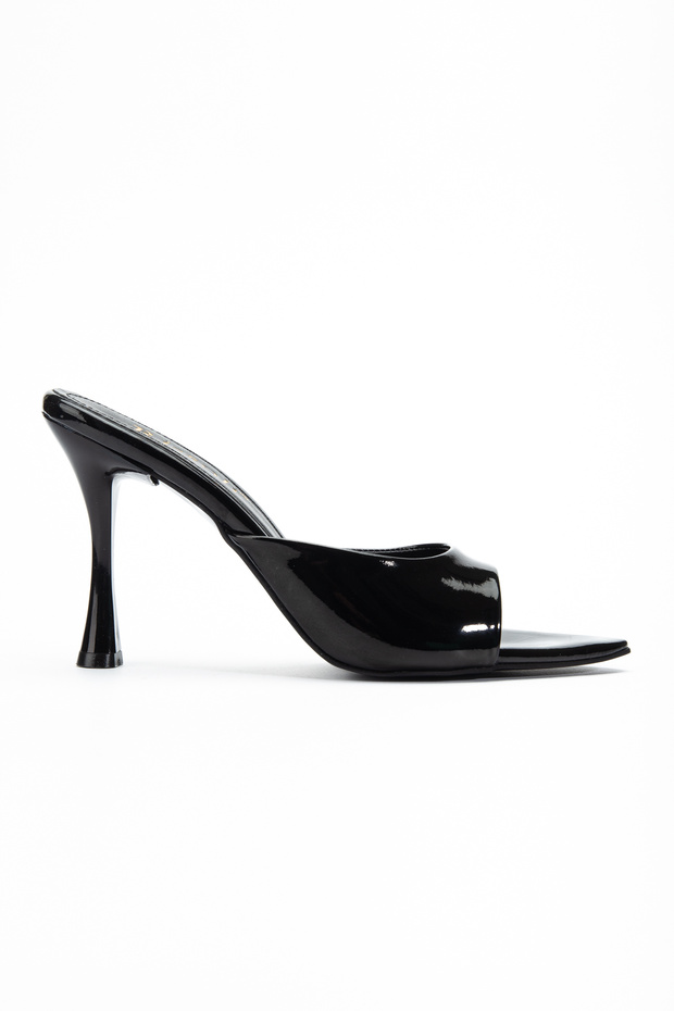 Rissoli női fekete hegyes orrú sarkú szandál - 2