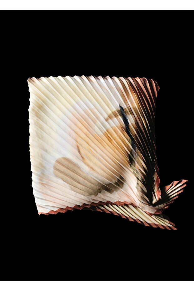 Desenli pileli fular - 2