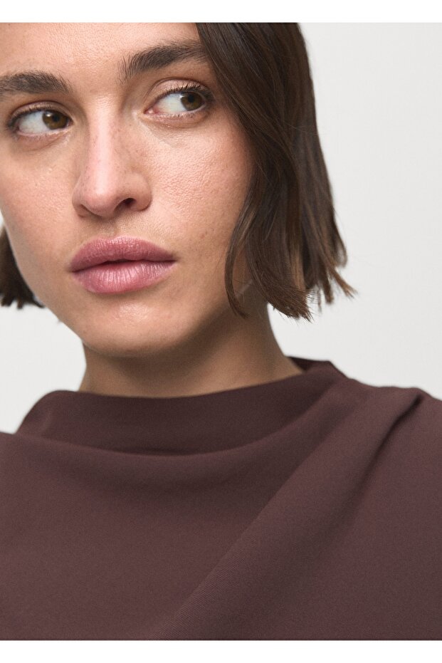 Drape yaka ve kemerli uzun tulum - 8