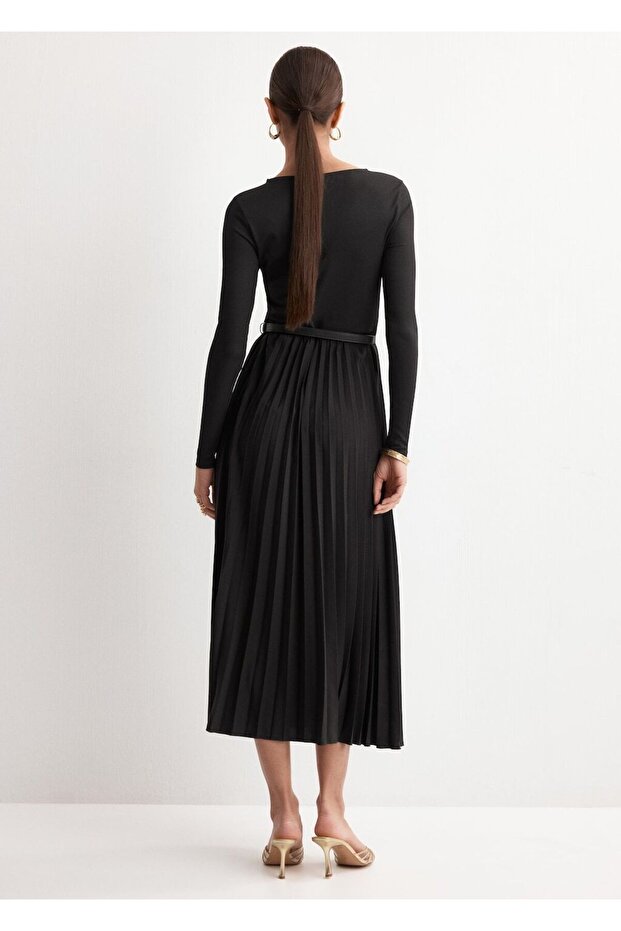 Kontrast kemerli elbise - 4