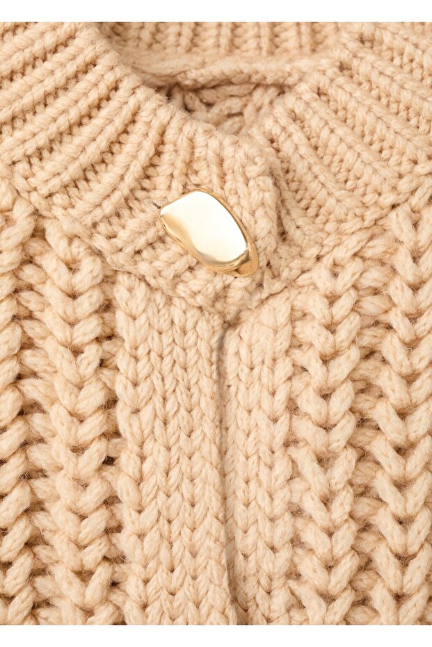 Kalın triko mücevher düğmeli hırka - 7