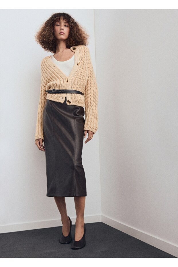 Kalın triko mücevher düğmeli hırka - 2