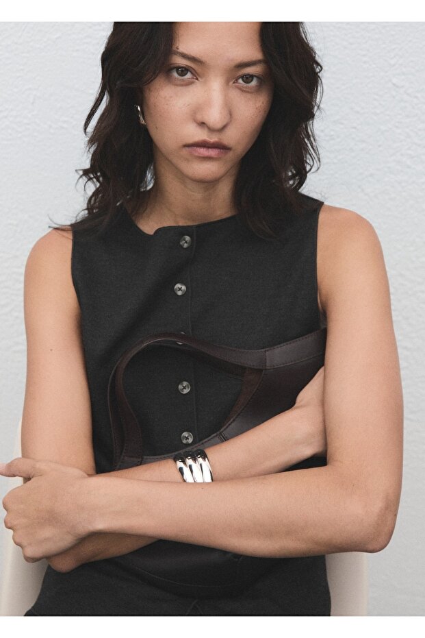 Düğmeli yuvarlak yaka süveter - 1