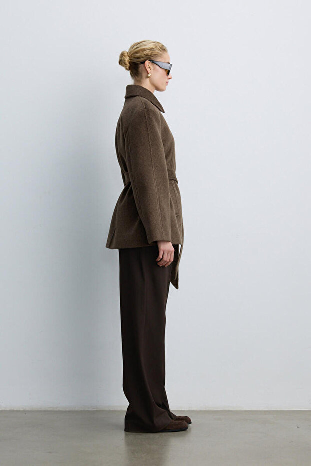 معطف بني متوسط الطول - 6