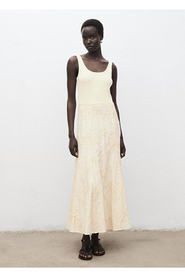 Çiçek işlemeli elbise - 2