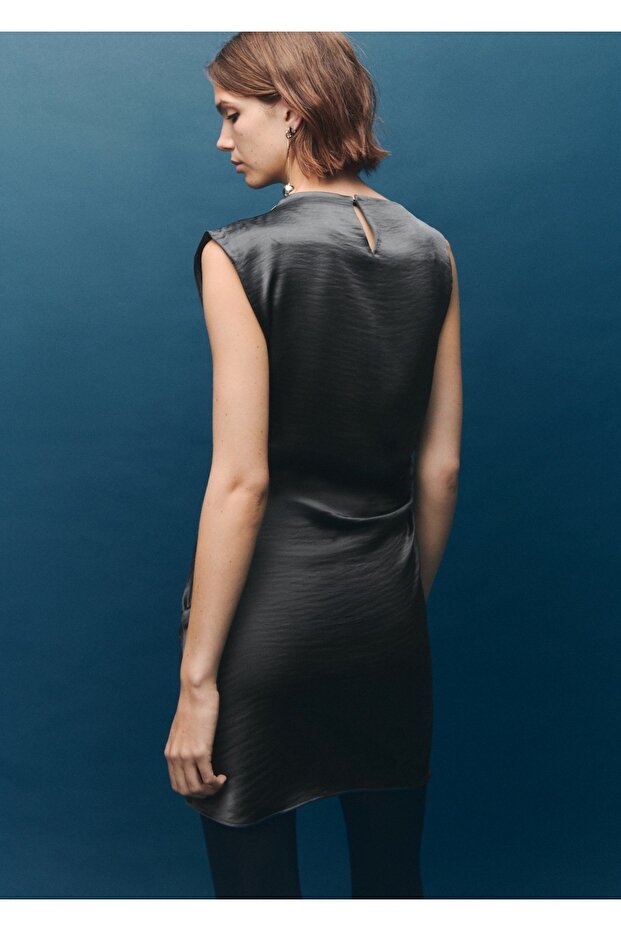 Kırışık görünümlü saten elbise - 4