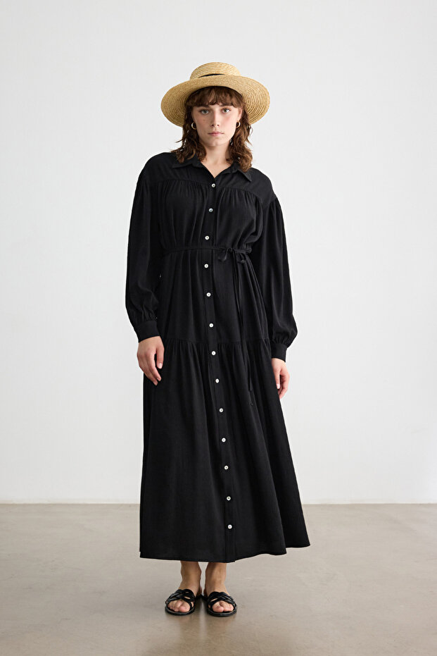 SİYAH DÜĞMELİ KRİNKIL ELBİSE - 4