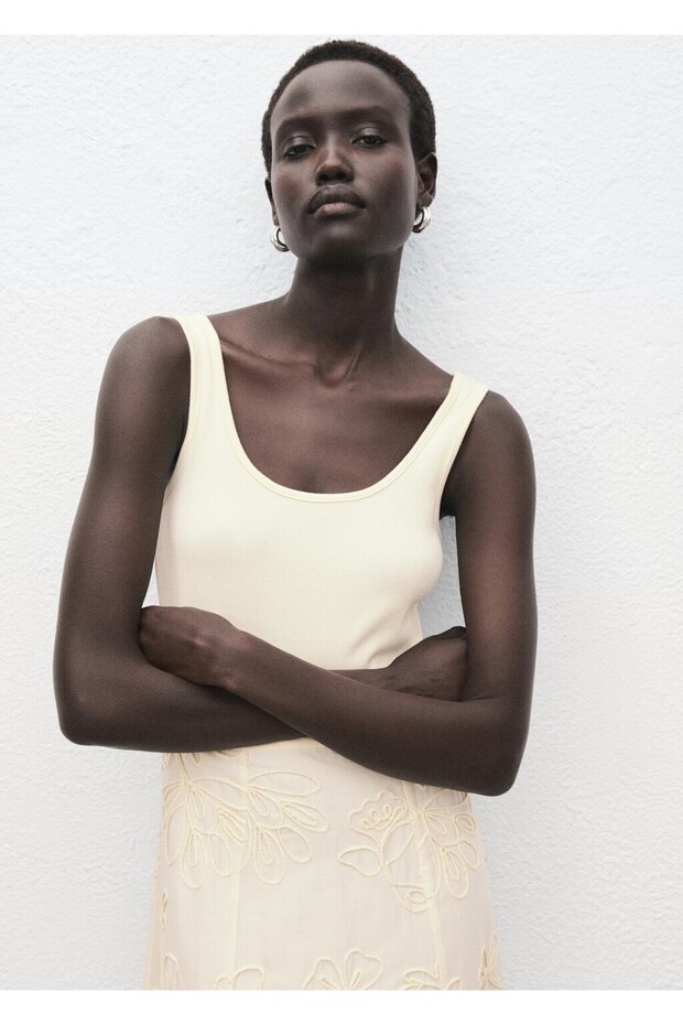 Çiçek işlemeli elbise - 1