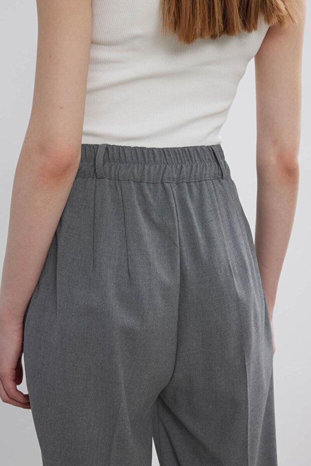 بنطلون رمادي بخطوط حديدية - 7