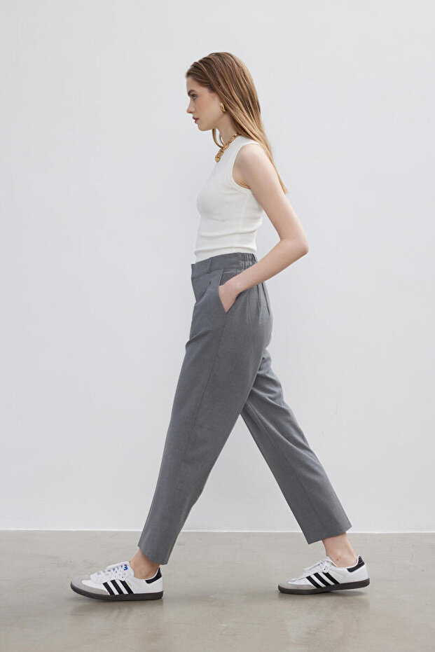 بنطلون رمادي بخطوط حديدية - 5