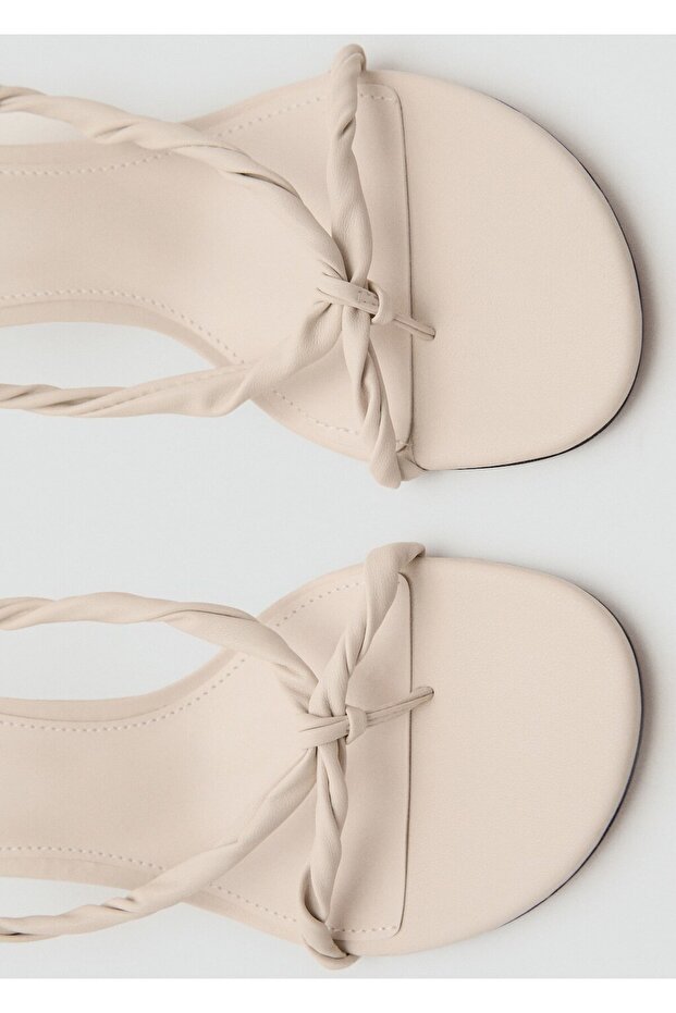 Büzgü bantlı sandalet - 4