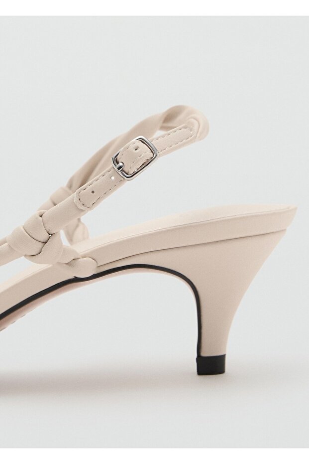 Büzgü bantlı sandalet - 6