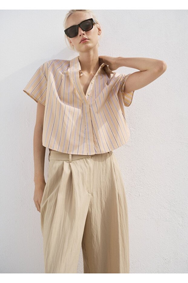 Short-sleeved striped shirt