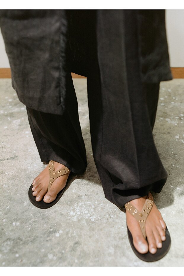 Delikli bantlı süet sandalet - 2