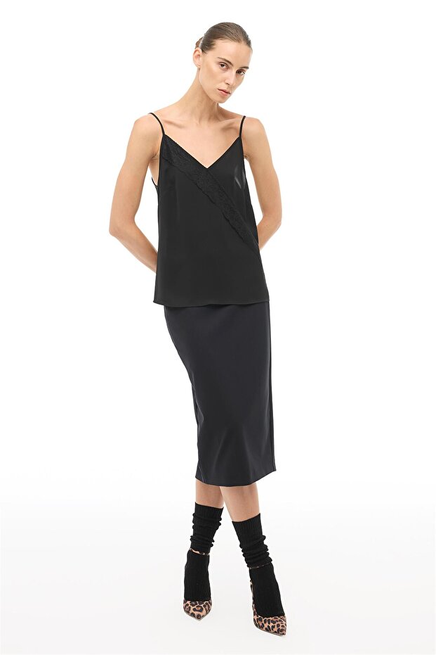 Siyah V-Yaka Askılı Bluz - 1