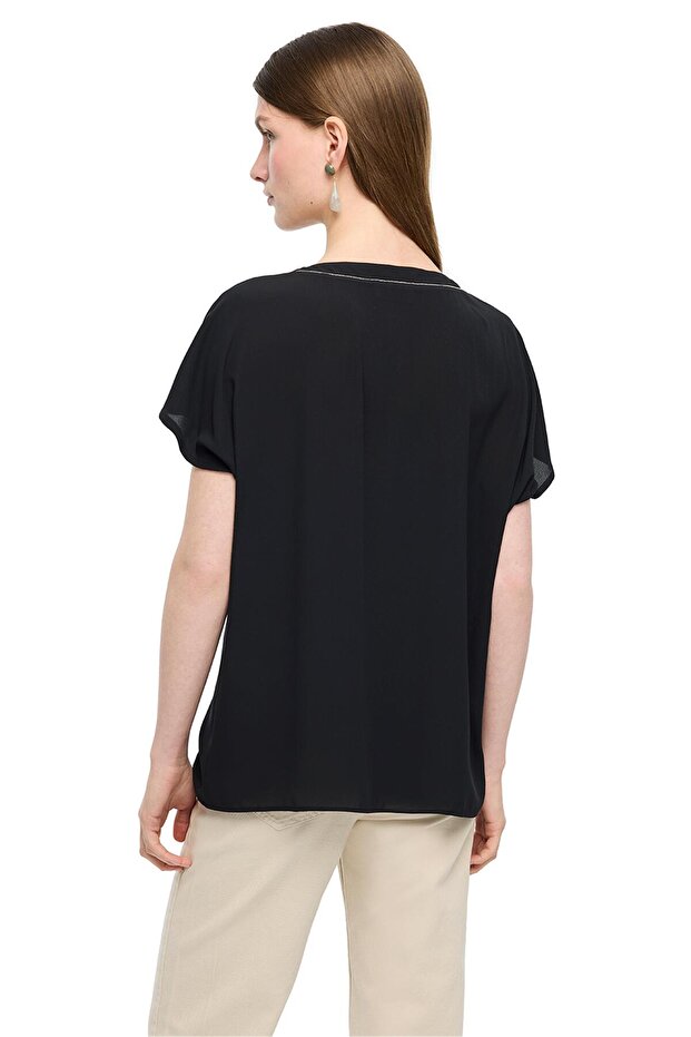 بلوزة سوداء مريحة بقصة على شكل حرف V - 3