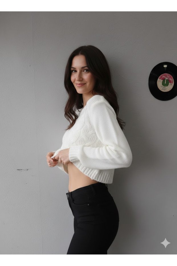 Women's Thessaloniki Knitted Long Sleeve Crew Neck Knitwear Short Sweater