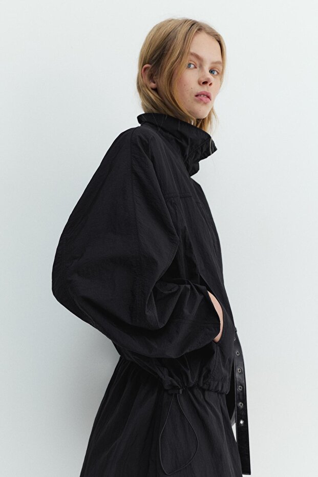 Kısa naylon görünümlü ceket - 6